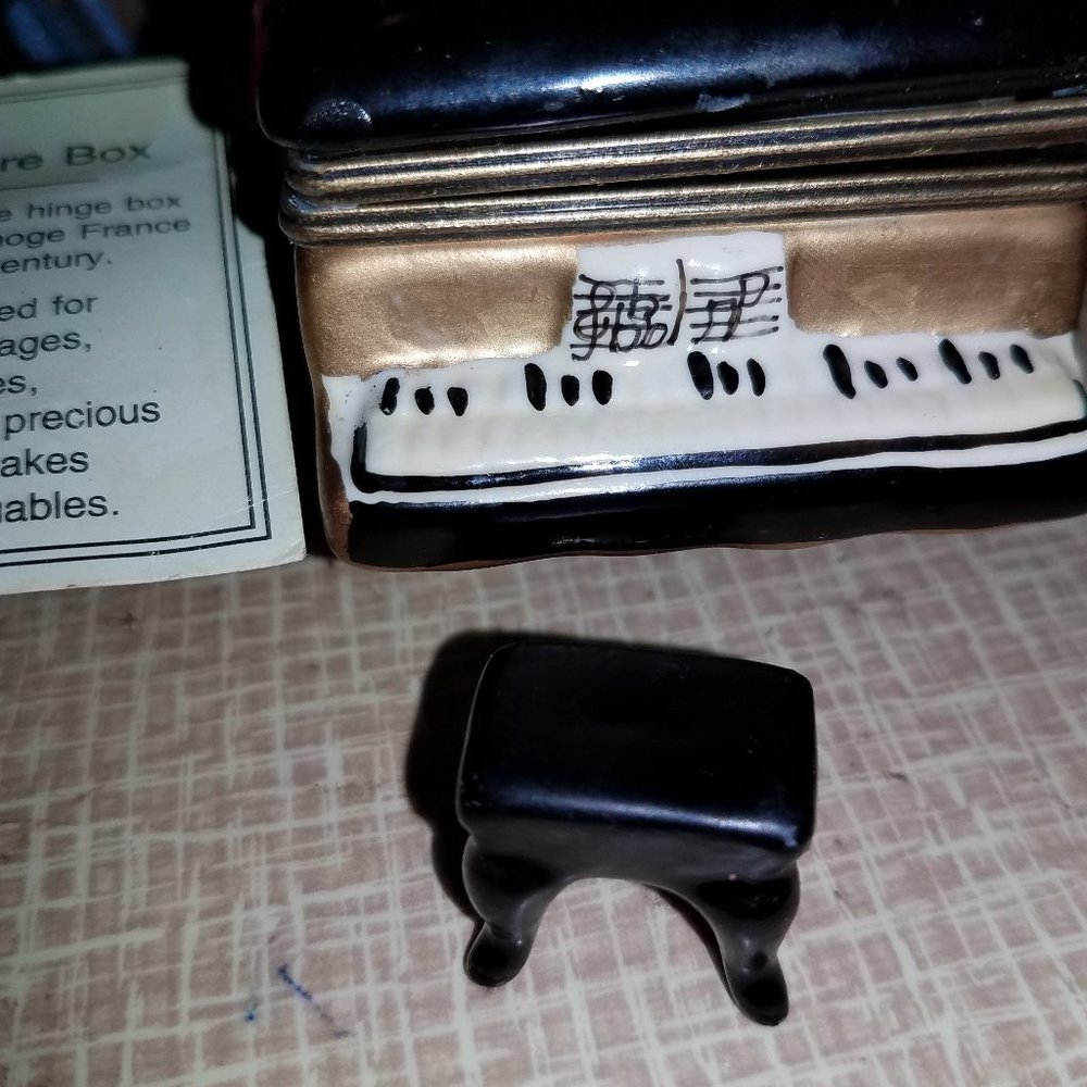 Black Baby Grand Piano / Bench